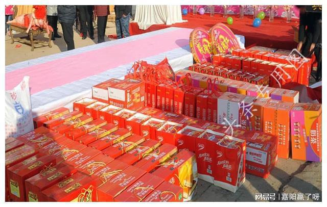 网红模范夫妻翻车：50万零花钱和千万豪宅是假的恩爱也是装的(图4)