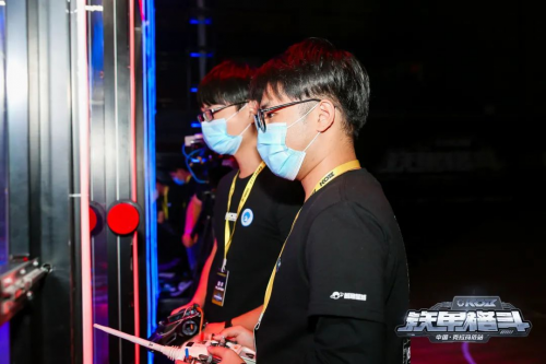 KOB克拉玛依站圆满落幕铁甲格斗燃动石油之城(图4)