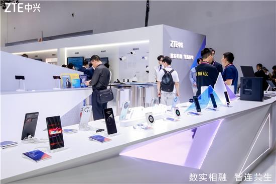 中兴通讯系列终端亮相2024国际信息通信展 引领全场景数智生活(图5)