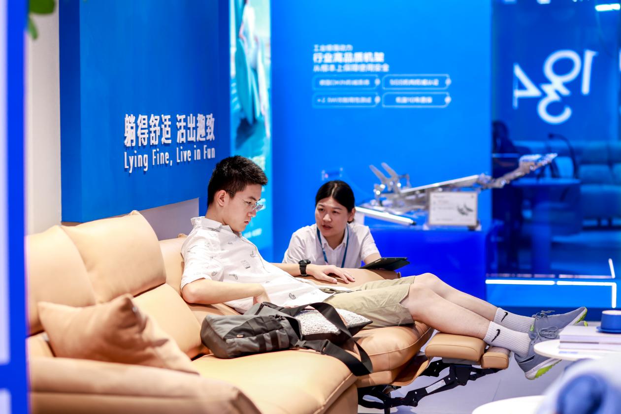 LyinFun懒魔方亮相中国功能智能沙发展激活时尚新趣的智慧密码