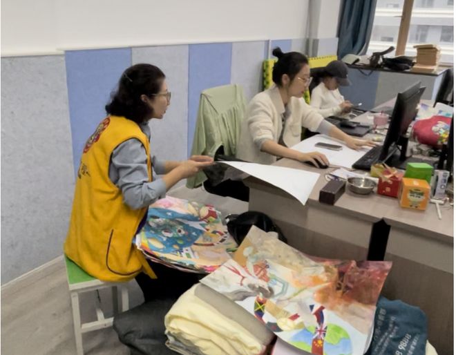 服务 妙手绘蓝图 童心盼和平——2024·全国少年儿童世界和平海报作品征集活动衢州分展区举办评选活动(图3)