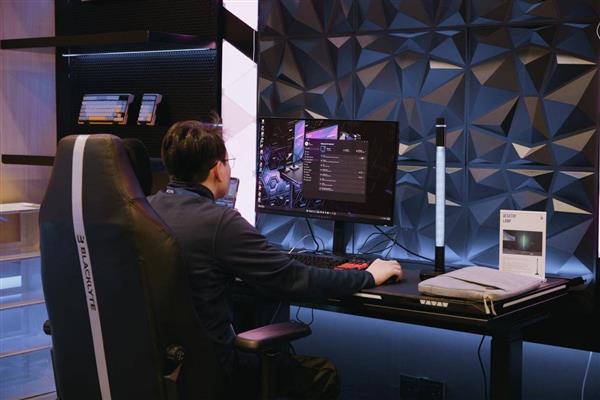 Blacklyte逐夜亮相2025 CES 生态新品震撼登场(图6)