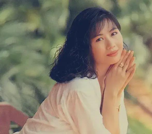 香港第一欲女被前夫曝光私生活如今怎么样了(图2)