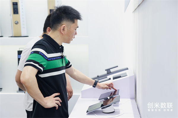 创米数联亮相永康门博会 智能门锁解决方案吸睛全场(图2)