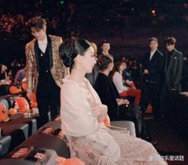 李现分享自己拍的赵丽颖 梦幻联动获赞无数(图3)
