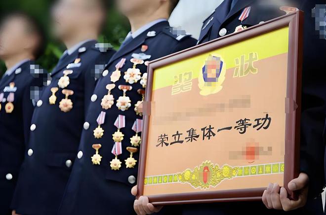 斯诺登潜逃港澳发生枪战我方出动击毙多人三大情报机对决(图1)