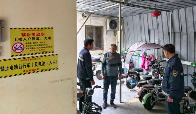 网格员开展岁末年初安全检查(图2)