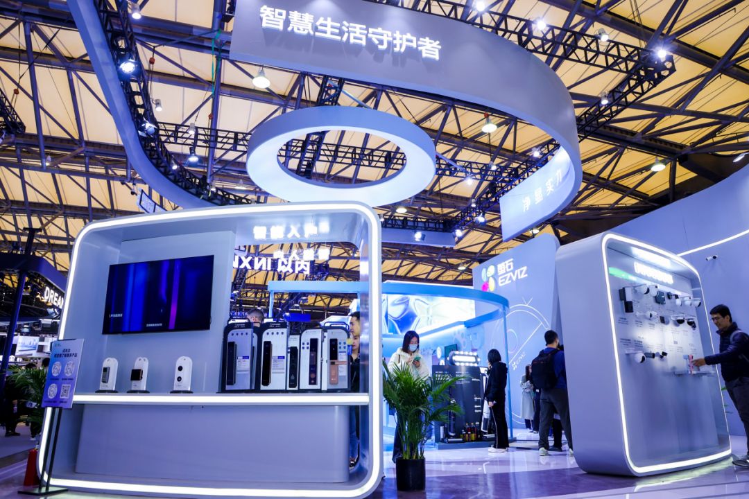 2024款移动随身WiFi对比评测：华为E5586与市面主流品牌谁更胜一筹？(图1)