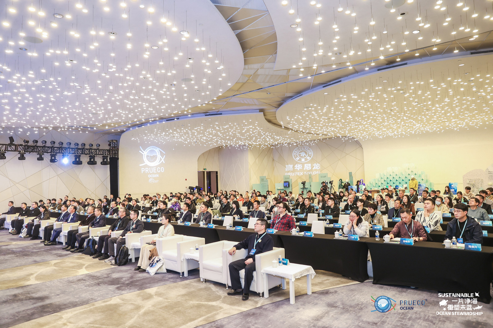 一片净海 重塑未蓝 2025嘉华海洋再生尼龙新品发布会圆满收官(图1)