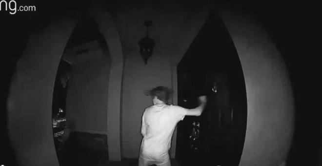 短视频博主半夜敲门恶作剧被屋主一枪爆头(图2)