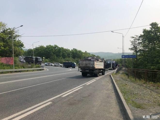 海参崴发生3次爆炸乌军万里袭击俄军第155旅全球剿杀令生效中(图3)