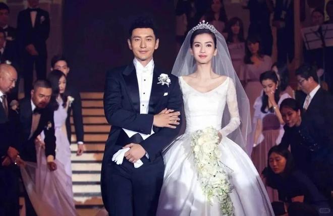 杨颖去澳门给网红颁奖现场合影照曝光仅离婚3年落差简直太大(图10)
