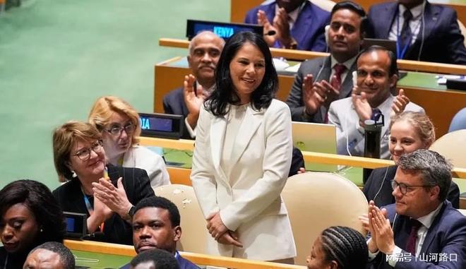 德国前外长贝尔博克当选第80届联合国大会主席任期一年(图2)