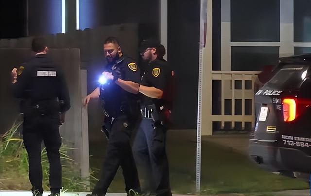 美国11岁熊孩子按门铃玩恶作剧被邻居枪击身亡！警方证实：男童身中“数枪”(图2)