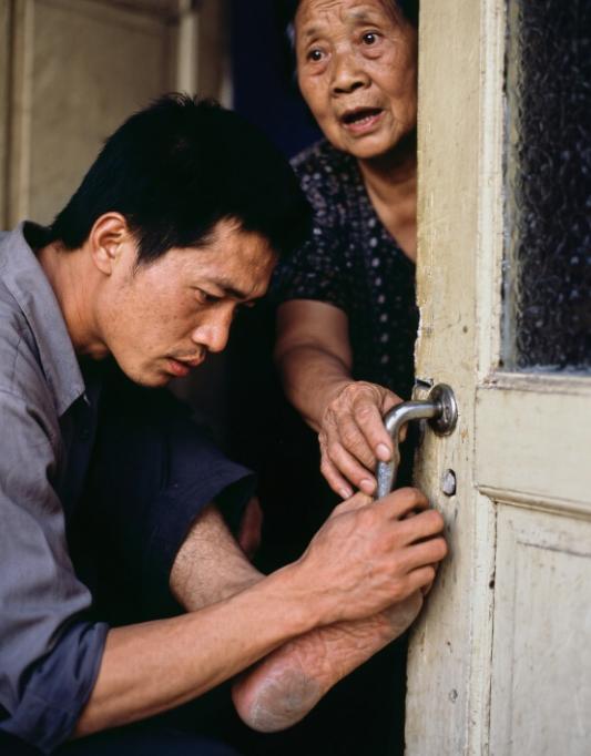 我搬新房后邻居来打听房价我说花了80万第二天中介带人来看房(图2)