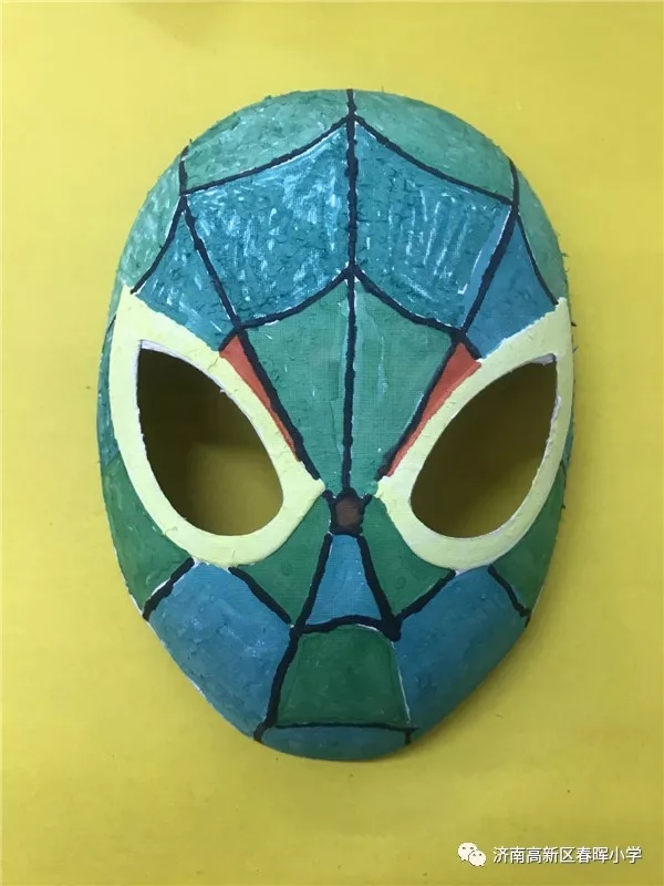 春晖小学举办“面具DIY手绘展”活动