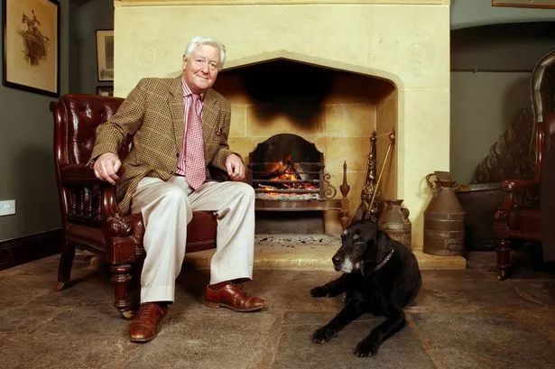 79岁富豪爷爷征婚24条选妃标准疯传：小20岁+不要天蝎座+会开飞机+生两个儿子(图2)