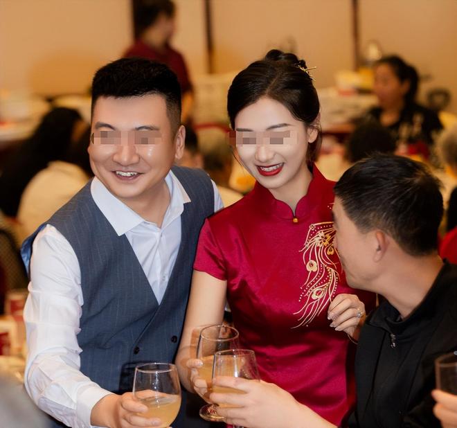 闺蜜大婚我随了5000她回礼雨伞看见伞柄刻着地址和6个数字(图2)